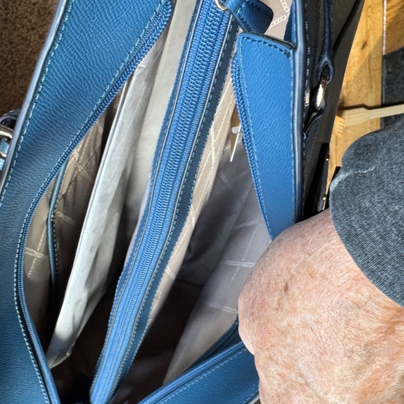 Michael Kors Voyager Medium Tote Dk Chambray - Picture 2 of 6